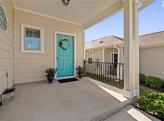 3rd image of 422 Twisted Oaks Ln