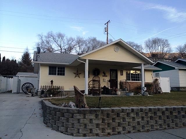 1st image of 707 Aspen St