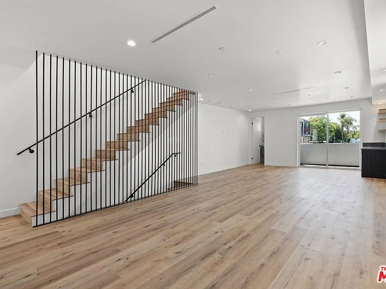 839 N McCadden Pl #B — Photo 2
