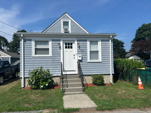 111 Cedar Ave, Portsmouth, RI 02871