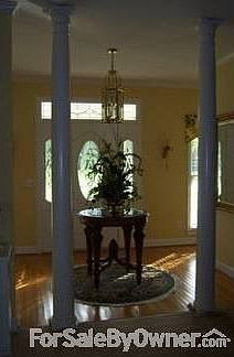 Entry Foyer : Hardwood floors in entry and formal dining