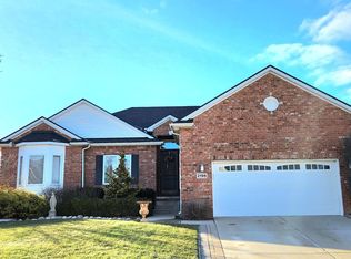 2196 E Shore Dr, Rochester Hills, MI 48307