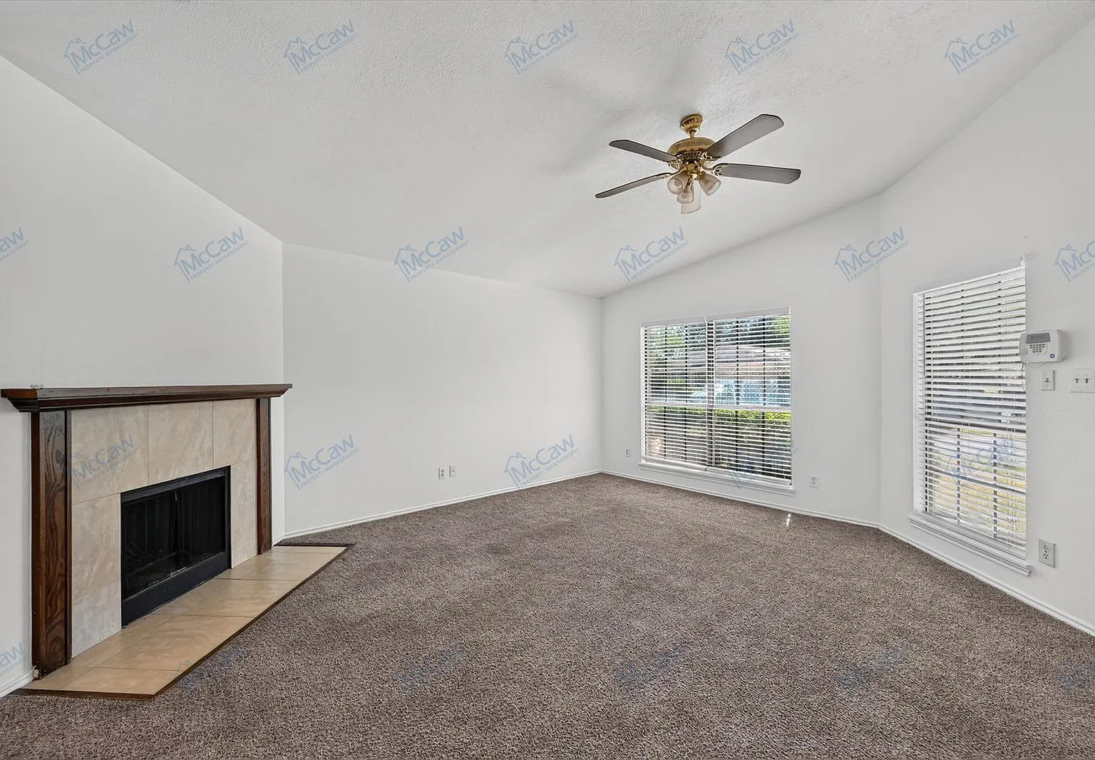3 bed, 2.0 bath, 1313 sqft, $1,900 — Photo 2