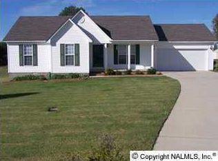 52 Robin Ct, Hartselle, AL 35640