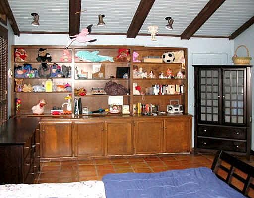 2nd image of 700 CANTERBURY HILL