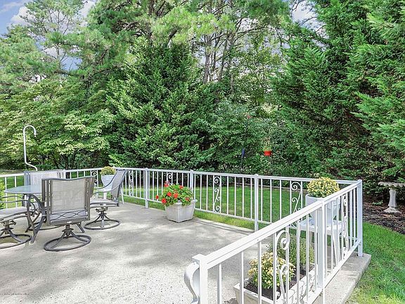 3rd image of 21 Westport Dr #71