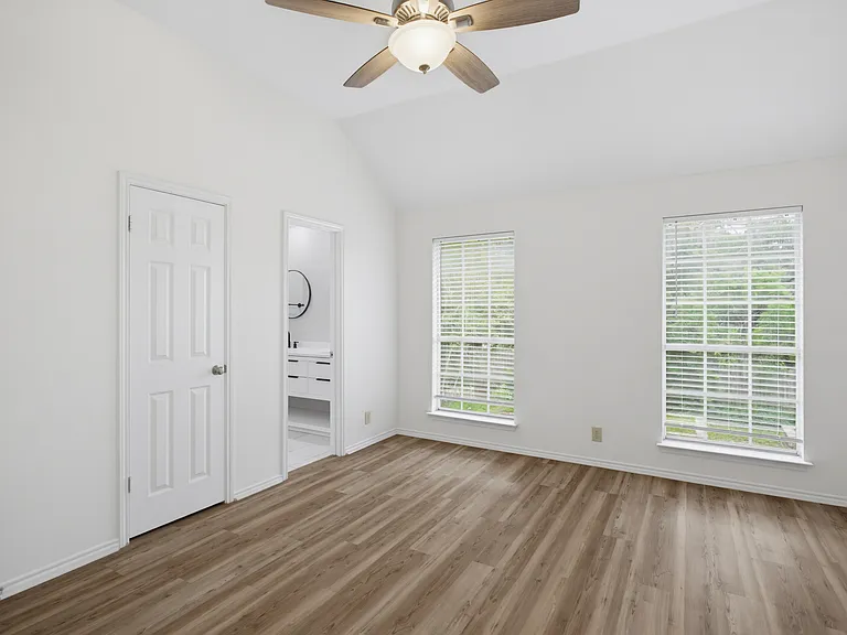 3921 Habersham — Photo 17