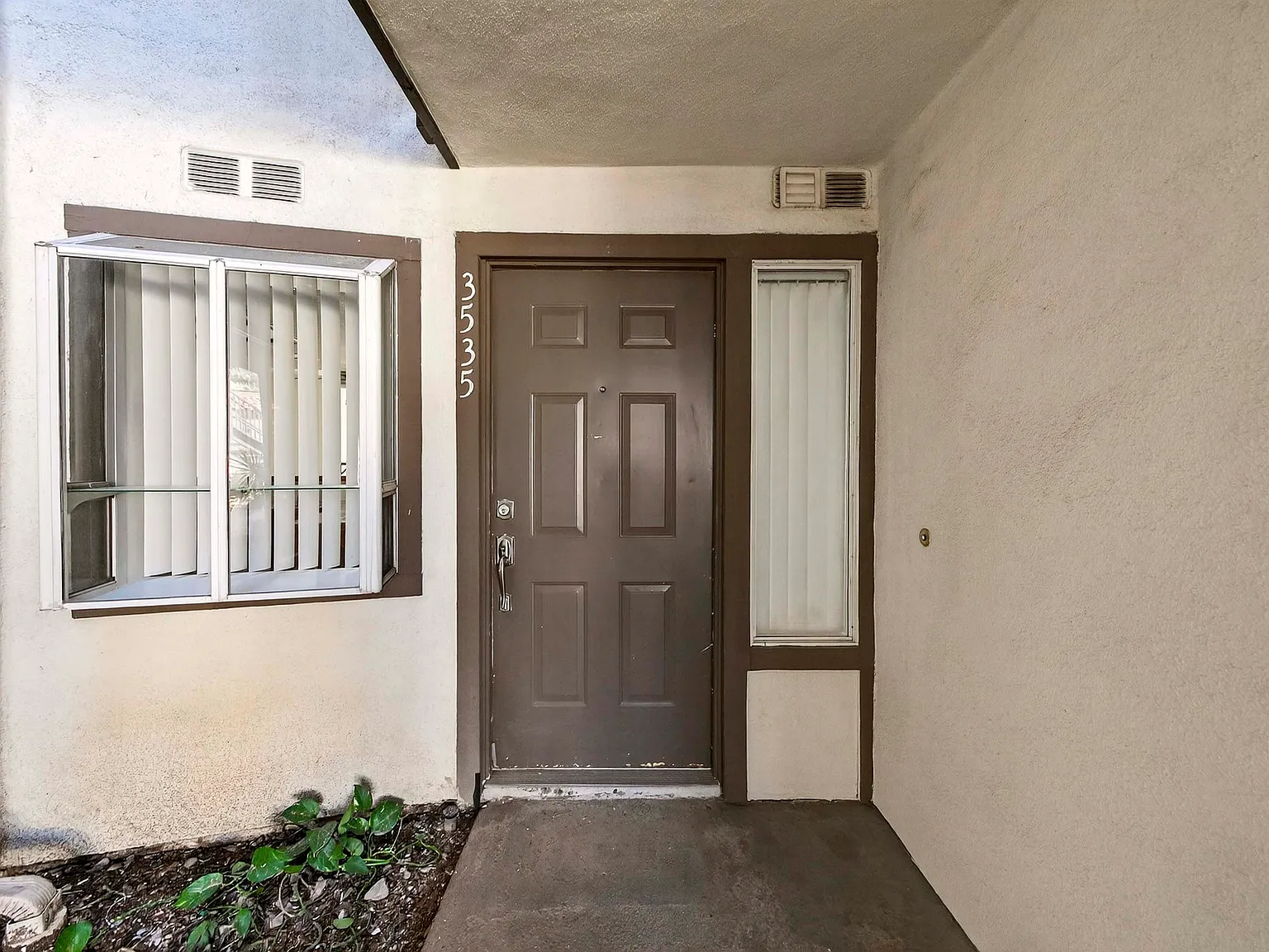 2 bed, 930 sqft, $2,600 — Photo 2