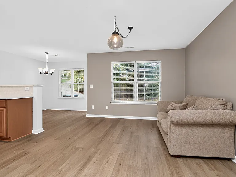 3094 Des Prez Ave — Photo 7