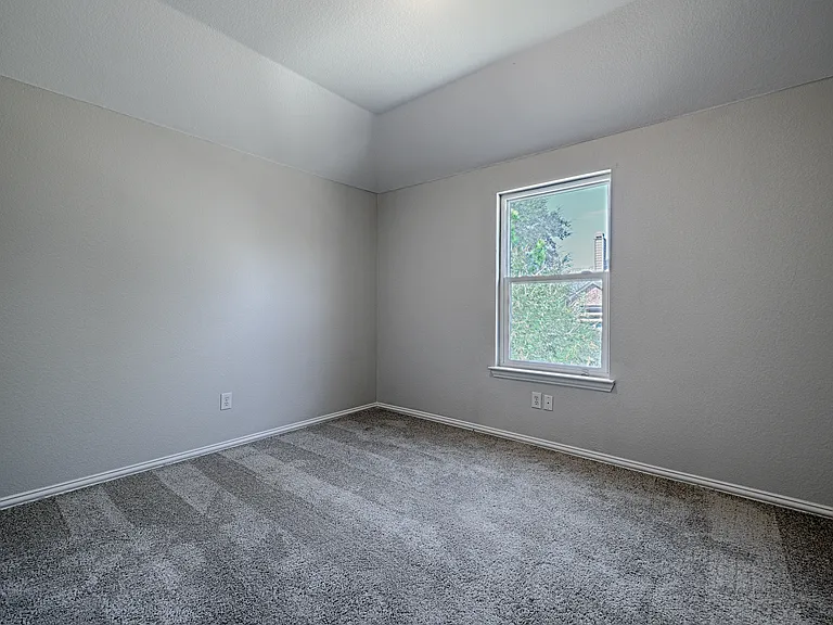 1404 Carriage Ln — Photo 21