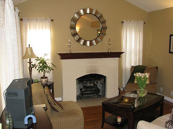 2nd image of 525 La Paloma Ave