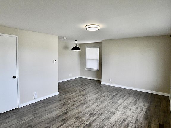 Light-Filled Living Area (16'10" x 11'7")