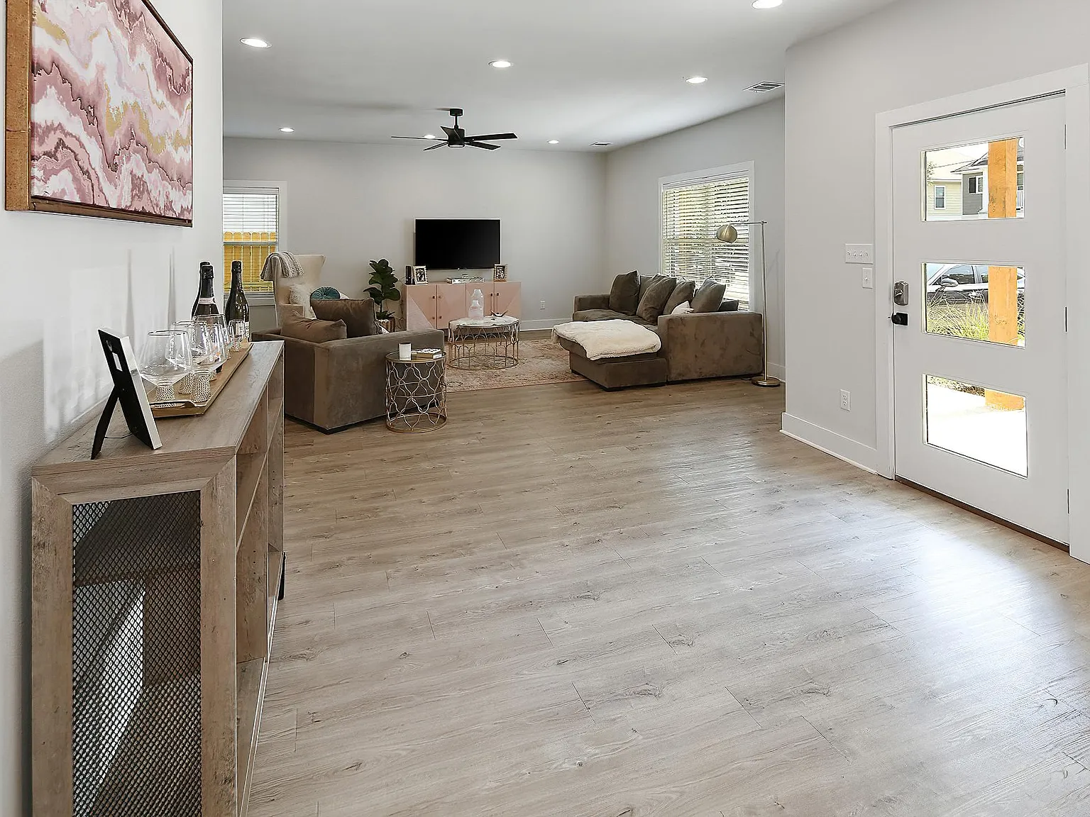 5 bed, 5.5 bath, 2285 sqft, $4,795 — Photo 2