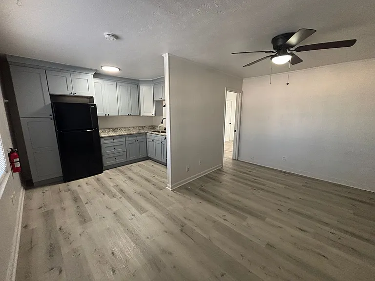 400 McDonald St NW — Photo 3