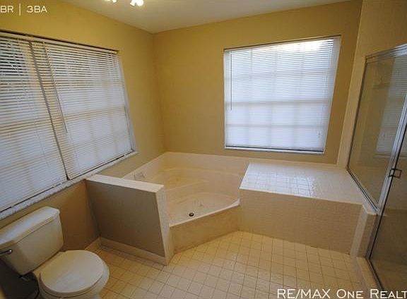 5th image of 680 NW 133rd Dr