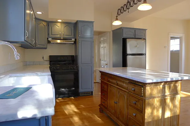 155 Oak St — Photo 1