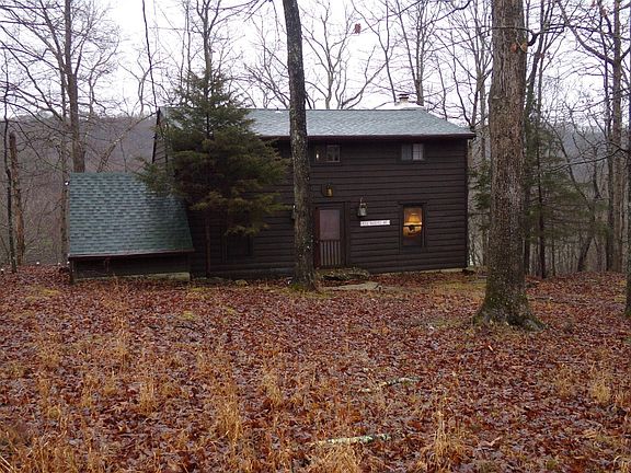 3rd image of 105 Oak Ln