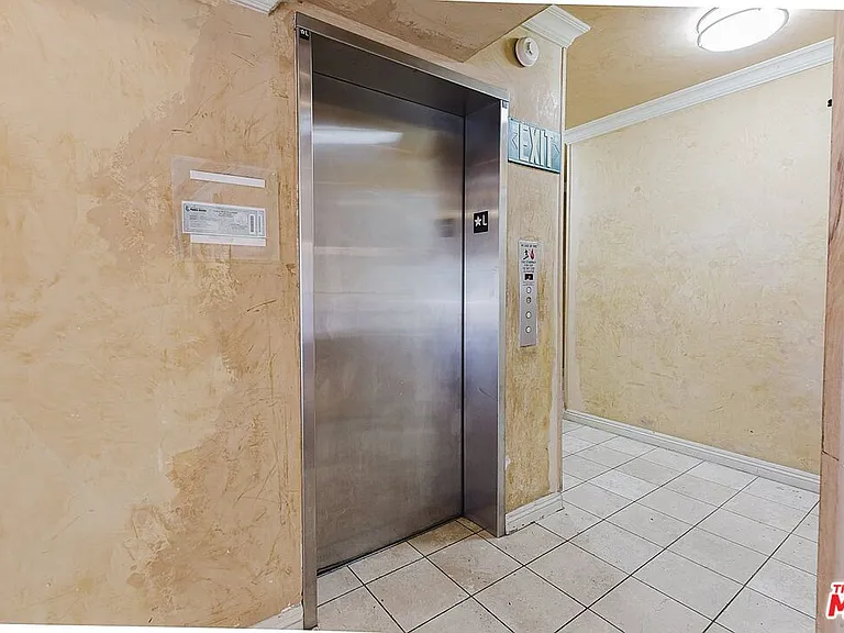 1154 S Barrington Ave #101 — Photo 25