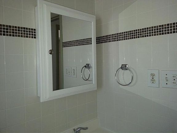 3rd image of 522 117th St #1F