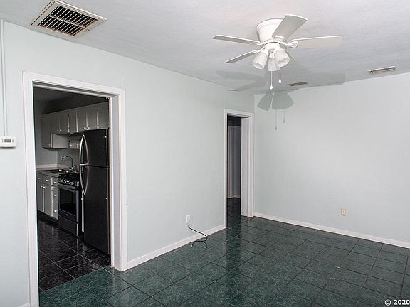 5th image of 1005 NE 12th Ave