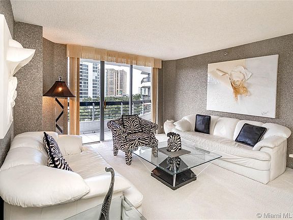 3rd image of 3530 Mystic Pointe Dr APT 707