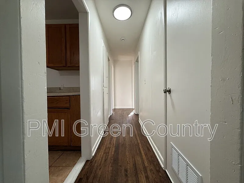 3 bed, 1.0 bath, $1,020 — Photo 4