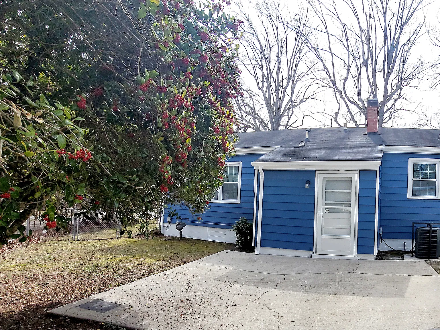 3 bed, 1.5 bath, 1179 sqft, $1,897 — Photo 2