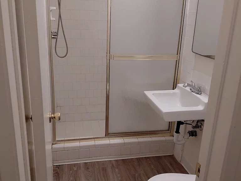 3/4 bathroom with shower