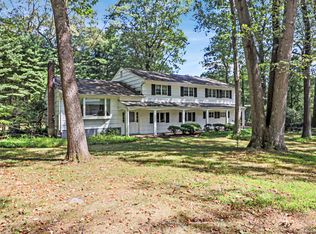 8 Live Oak Rd, Norwalk, CT 06851