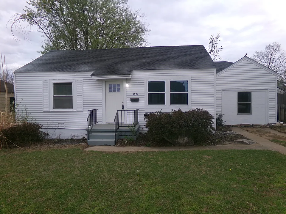 3832 E 21st Pl