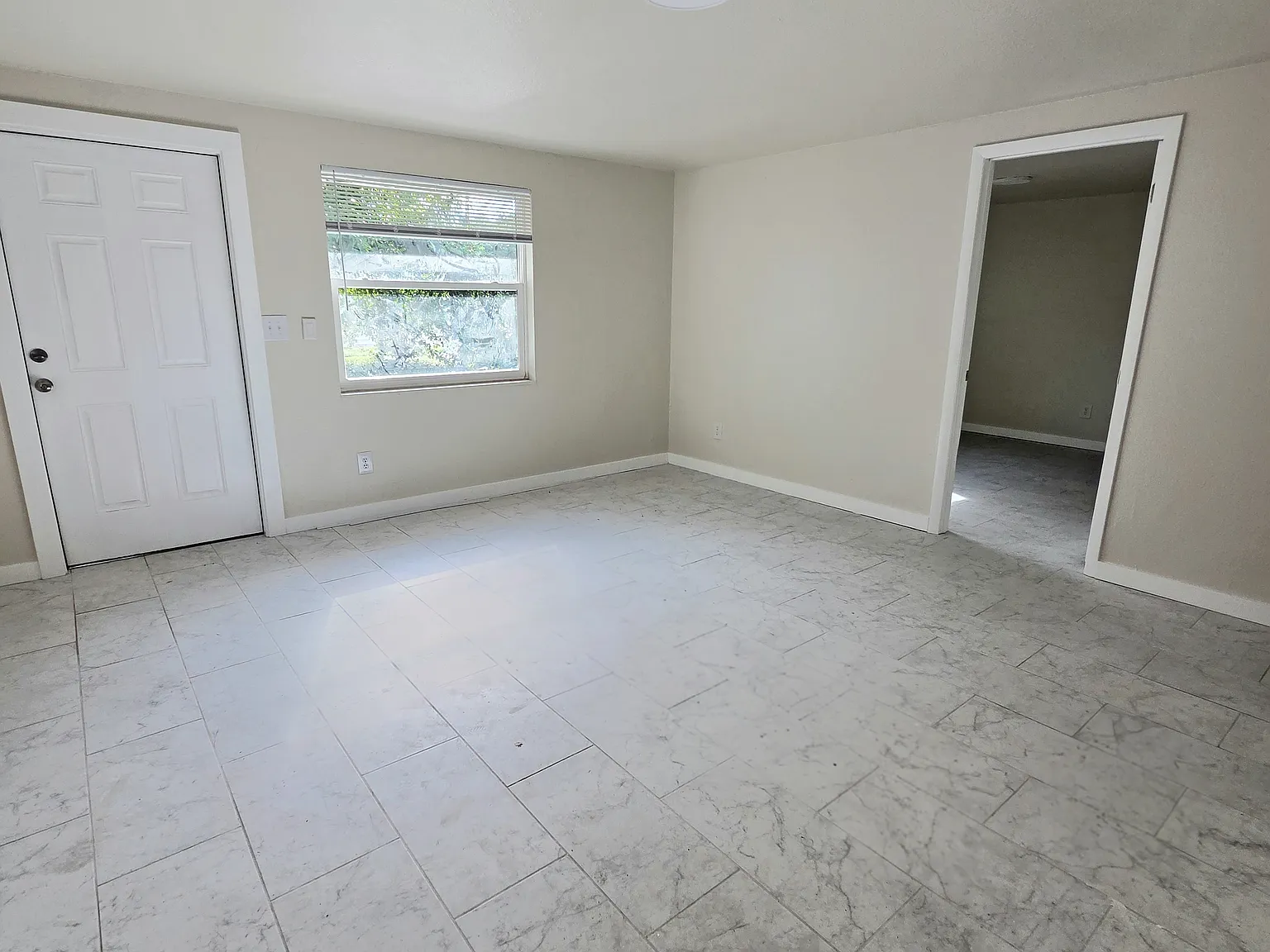 3 bed, 1890 sqft, $2,000 — Photo 4