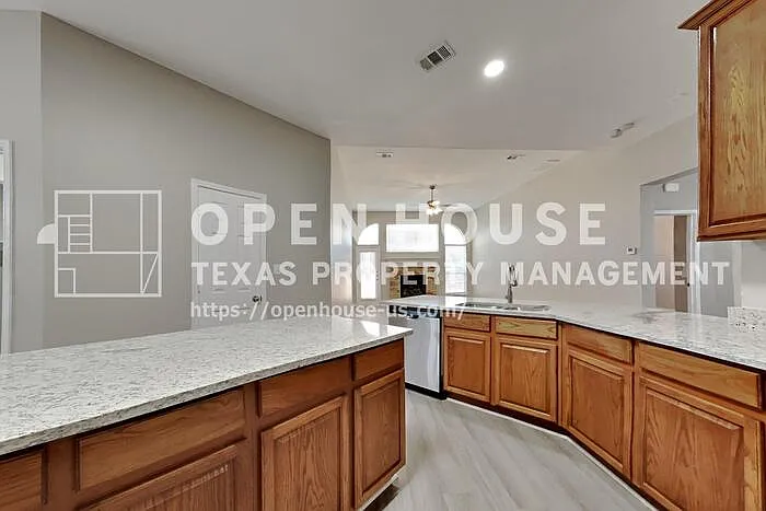 2904 Saint Martin Dr — Photo 7