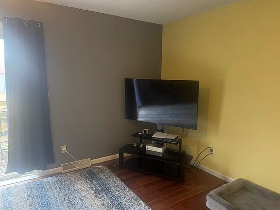 5th image of 533 N Madison St