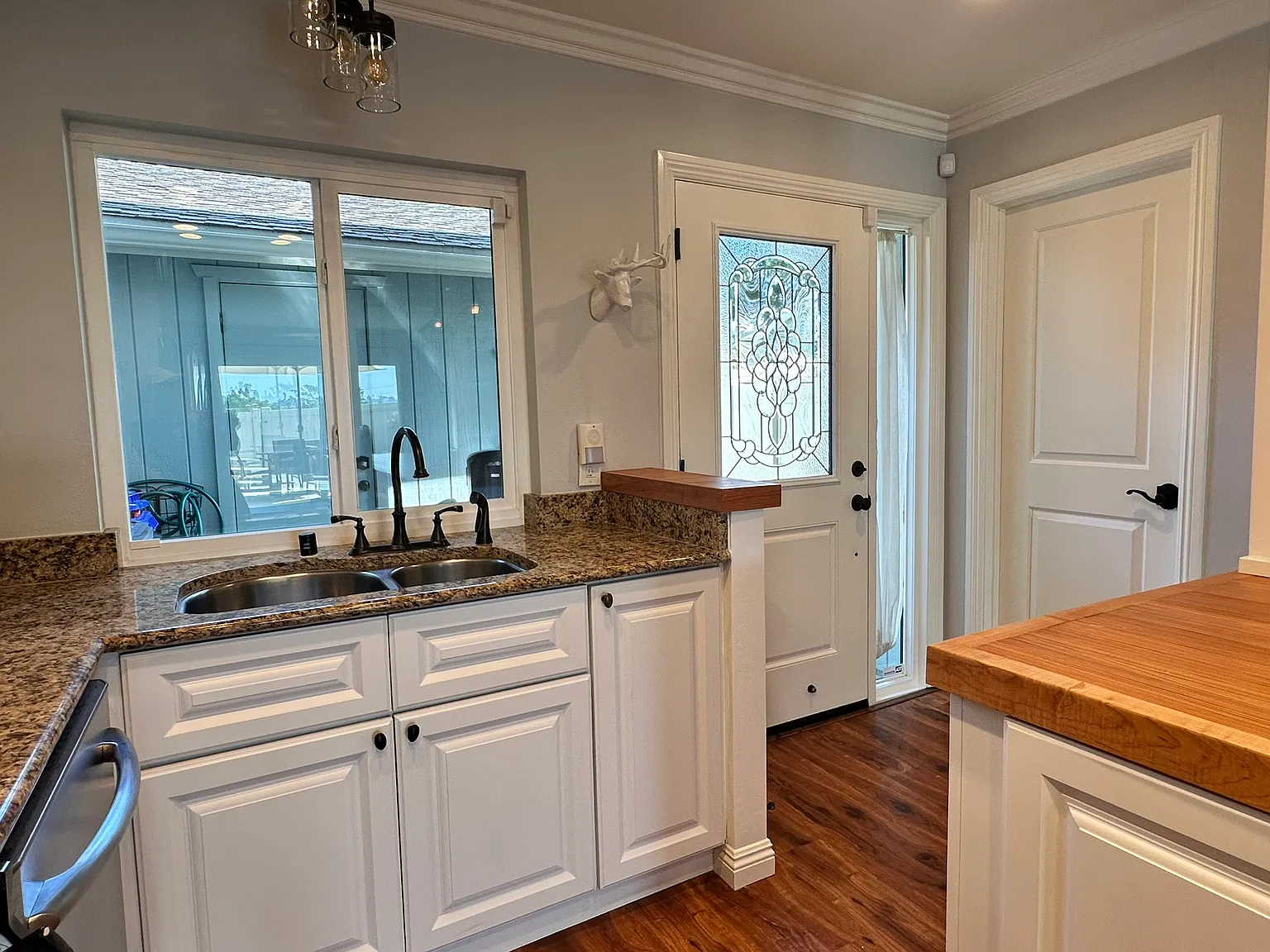 2 bed, 1.5 bath, 1032 sqft, $4,100 — Photo 3