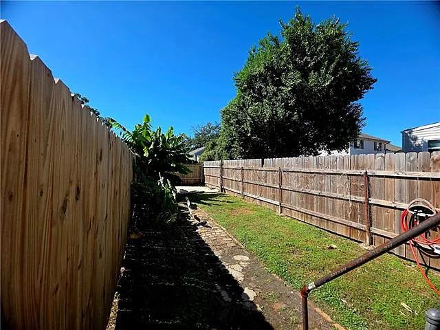 2220 4th St — Photo 11
