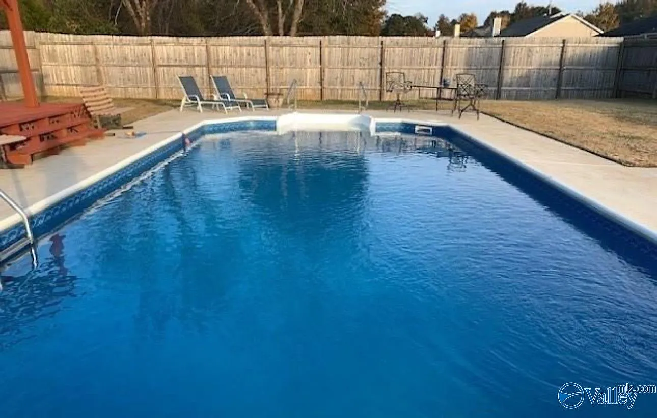 3 bed, 2.0 bath, 1600 sqft, $1,900 — Photo 2