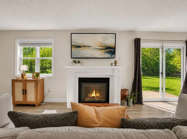 33 Whitehorn Park Rd W, Bracebridge, ON P1L 0A7