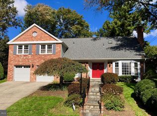 9 Old Club Ct, Rockville, MD 20852