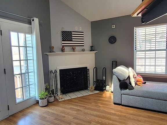 3rd image of 10 Taft Pointe #2