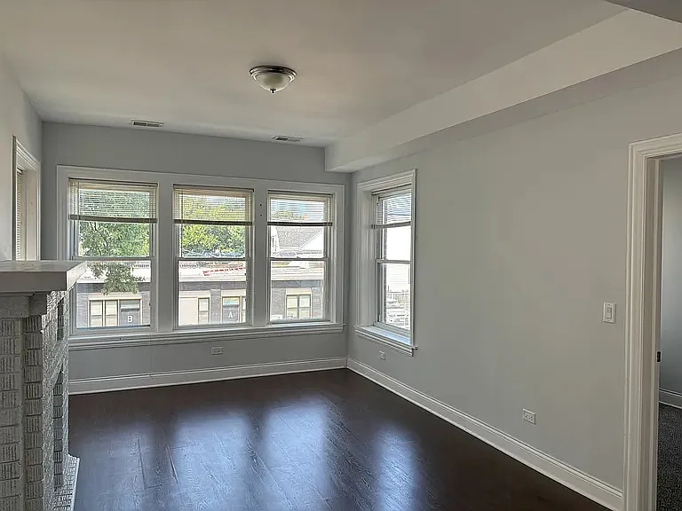 3 bed, 1200 sqft, $2,350 — Photo 3