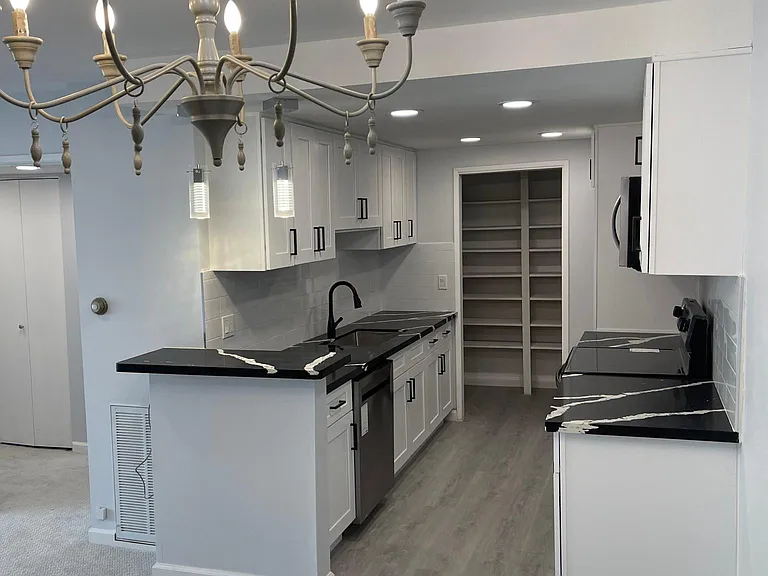 1525 E Appleton St #306 — Photo 2