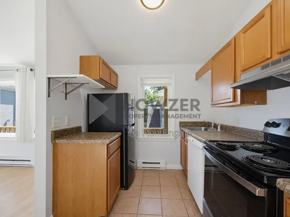 1029 Iyannough Rd APT 1D, Hyannis, MA 02601