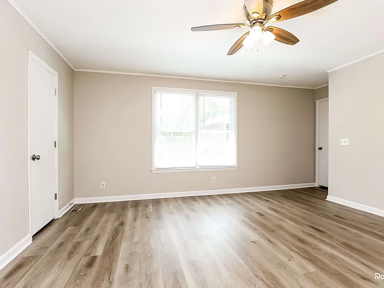 572 Whispering Hills Dr — Photo 8