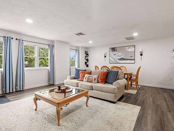 4th image of 210 Washington St APT 11