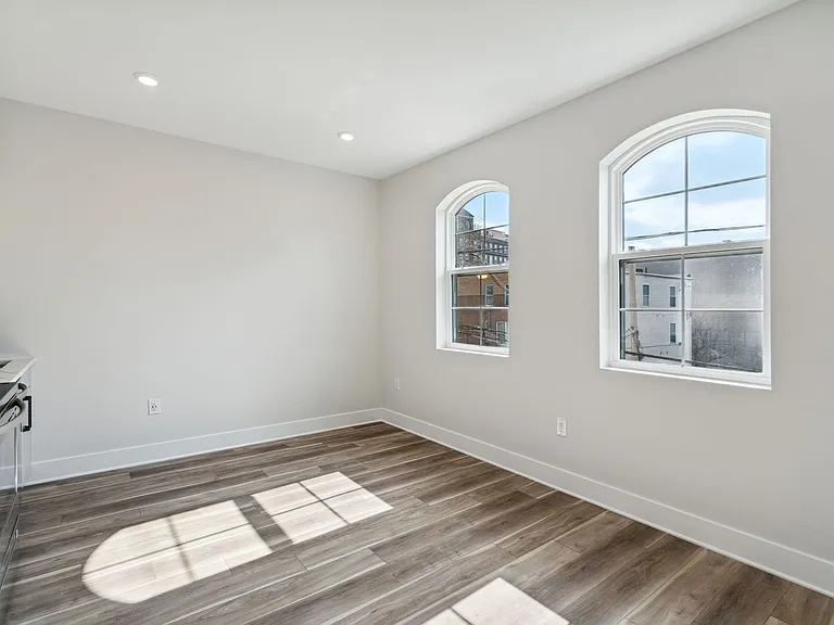 862 N 41st St — Photo 13