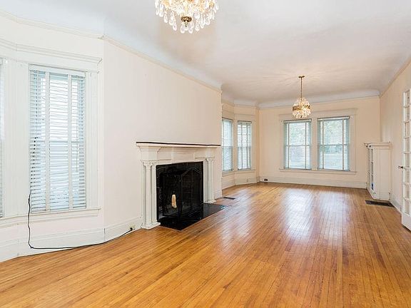 4th image of 310 Highland Ave