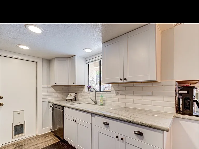 1136 Saint John Cir — Photo 19