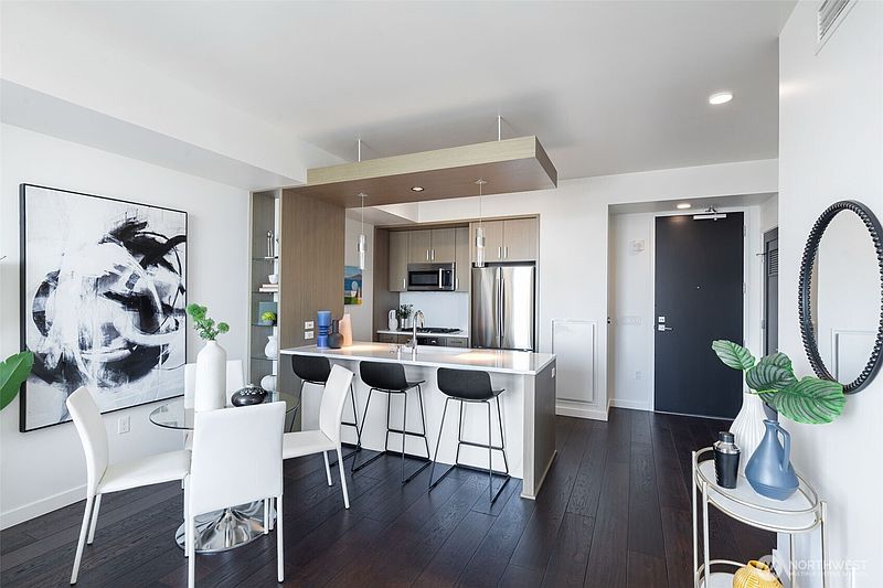 5th image of 1321 Seneca Street #1902