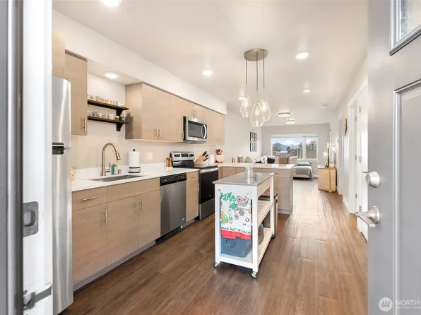 1882 Front Street #302, Lynden, WA 98264