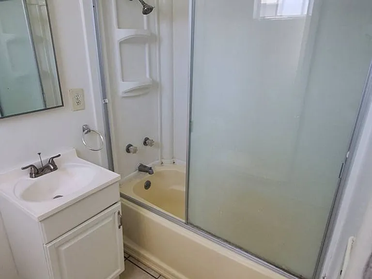 2039 Wallace Ave — Photo 14